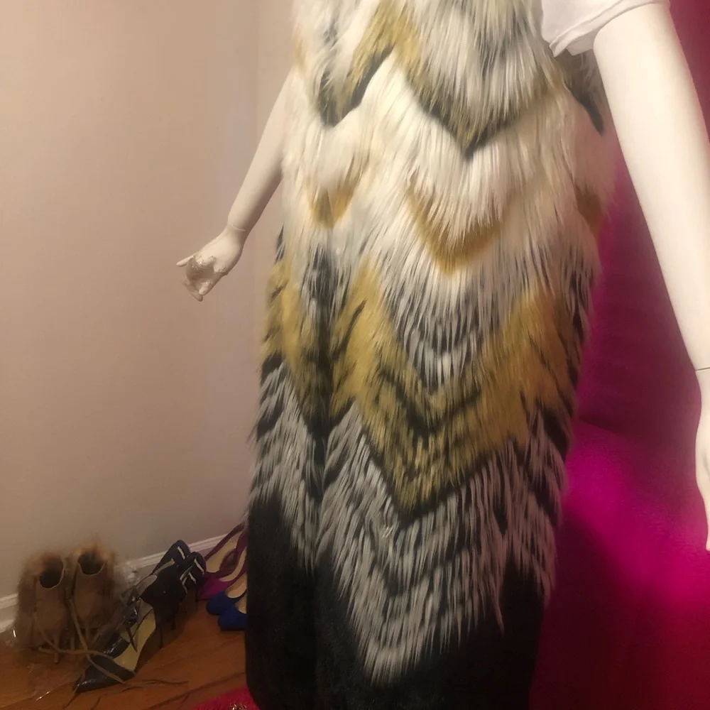 Fabulous Furs (Donna Salyers)Elegant Black Faux Fur Vest - Picture 6 of 7